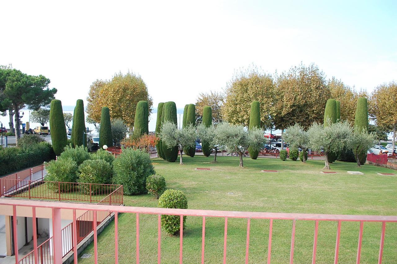 Barcone 1 Lägenhet Sirmione Exteriör bild